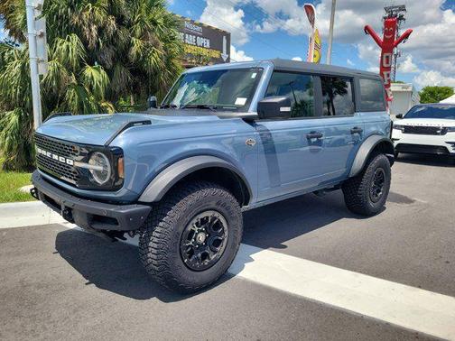 AZURE GRAY MET TRI-COAT 2024 Ford Bronco Wildtrak