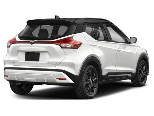 Aspen White Tricoat/Super Black 2023 Nissan Kicks SR