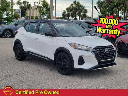 Aspen White Tricoat/Super Black 2023 Nissan Kicks SR