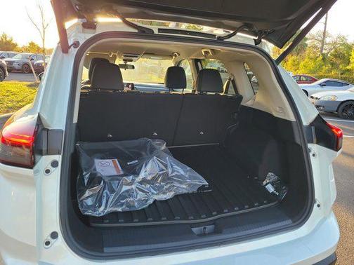 Everest White Pearl Tricoat 2026 Nissan Rogue Rock Creek