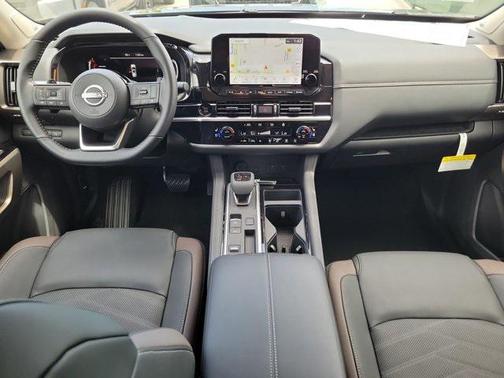 2025 Nissan Pathfinder Platinum FWD
