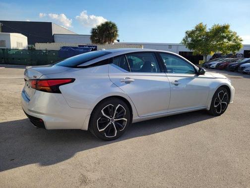 2025 Nissan Altima SR FWD