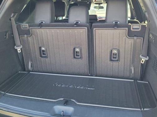 Everest White Pearl Tricoat/Super Black 2026 Nissan Pathfinder Rock Creek