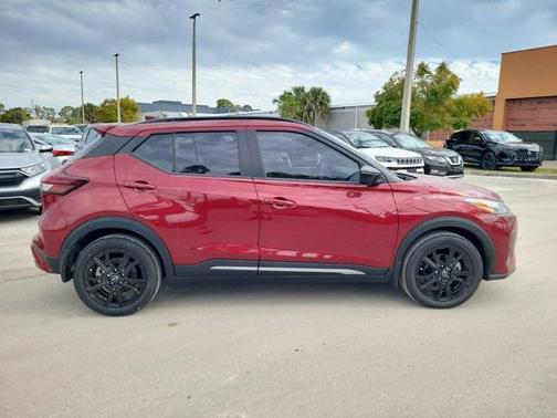2022 Nissan Kicks SR