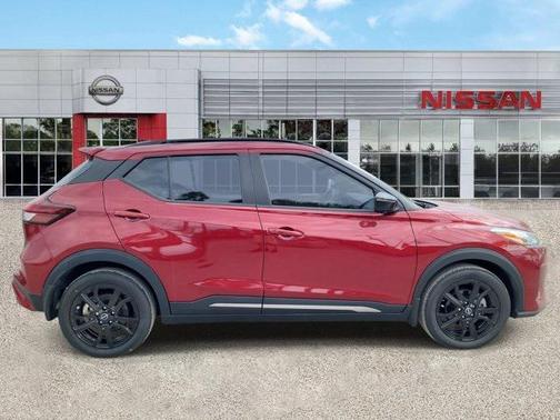 2022 Nissan Kicks SR