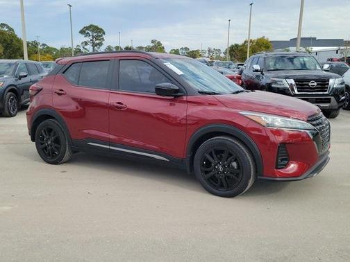 2022 Nissan Kicks SR