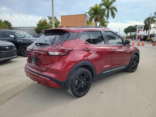 2022 Nissan Kicks SR