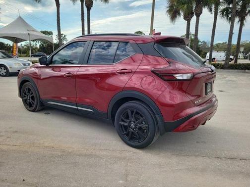 2022 Nissan Kicks SR