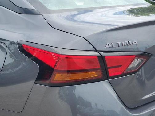 2025 Nissan Altima SR FWD