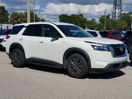 2024 Nissan Pathfinder S FWD