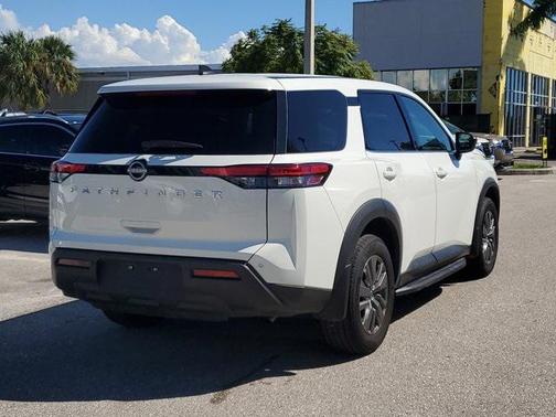 2024 Nissan Pathfinder S FWD