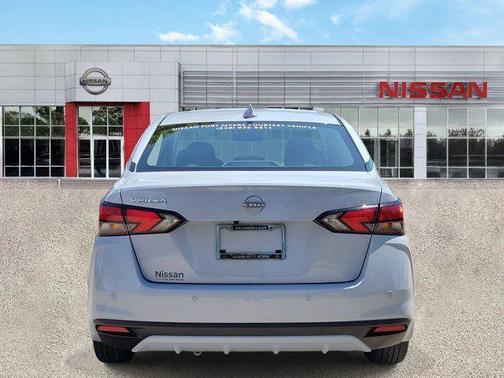 Gray Sky Pearl 2025 Nissan Versa 1.6 SV