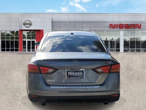 2023 Nissan Altima SR FWD