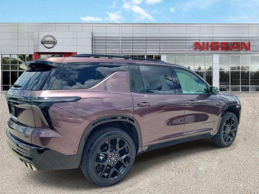 Stardust Metallic 2024 Chevrolet Traverse RS