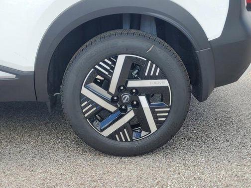 Fresh Powder 2026 Nissan Kicks SV