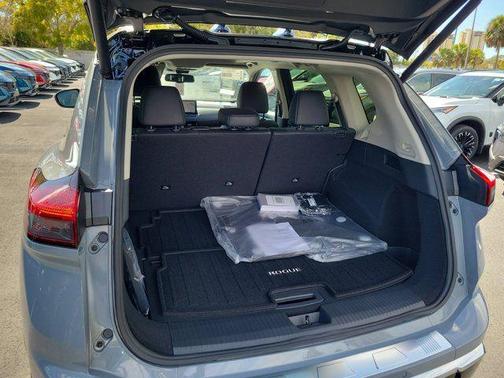 Boulder Gray Pearl/Super Black 2026 Nissan Rogue Platinum