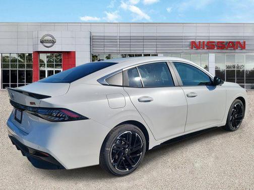 Aspen White Tricoat 2026 Nissan Sentra SR
