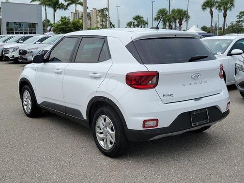 2023 Hyundai VENUE SE