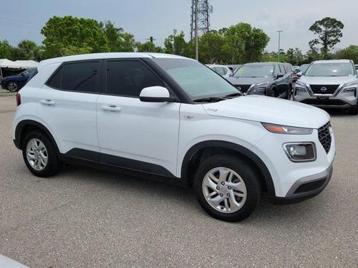 2023 Hyundai VENUE SE