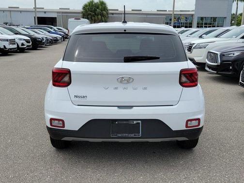 2023 Hyundai VENUE SE