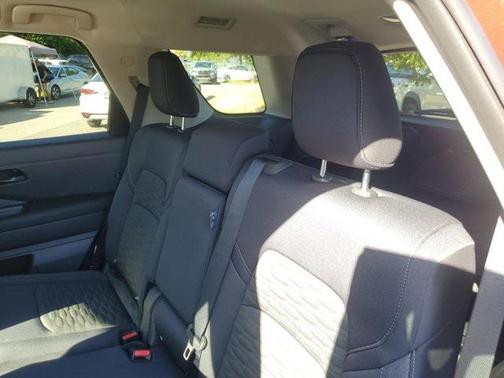 2025 Nissan Pathfinder SV FWD