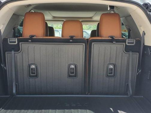 2025 Nissan Pathfinder Platinum FWD
