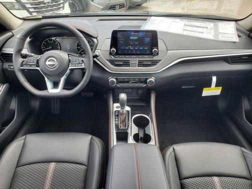 2025 Nissan Altima SR FWD