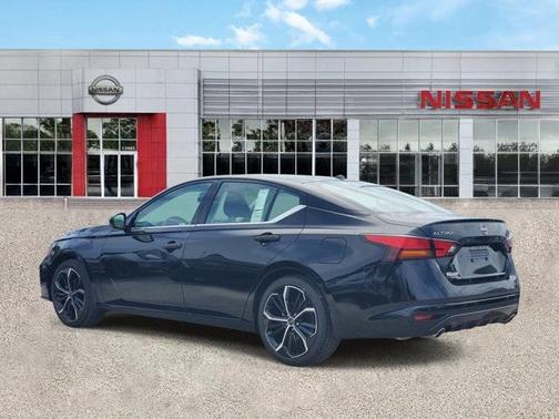 2025 Nissan Altima SR FWD