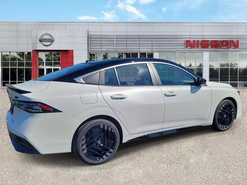Aspen White Tricoat/Super Black 2026 Nissan Sentra SR