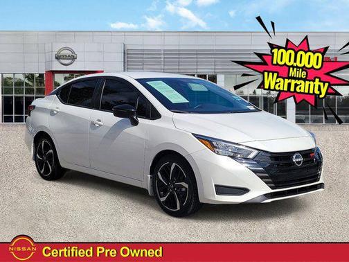 Aspen White Tricoat 2023 Nissan Versa 1.6 S