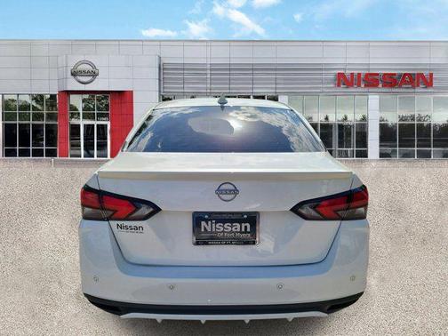 Aspen White Tricoat 2023 Nissan Versa 1.6 S