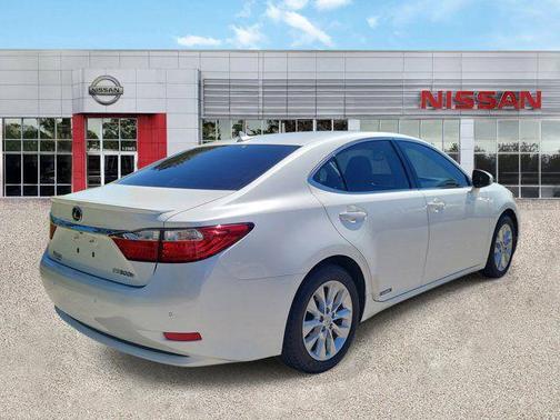 Starfire Pearl 2013 Lexus ES 300h Base