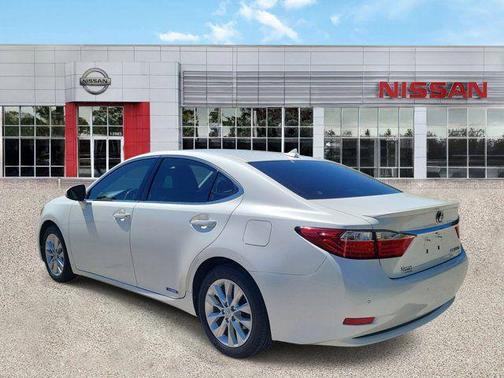 Starfire Pearl 2013 Lexus ES 300h Base