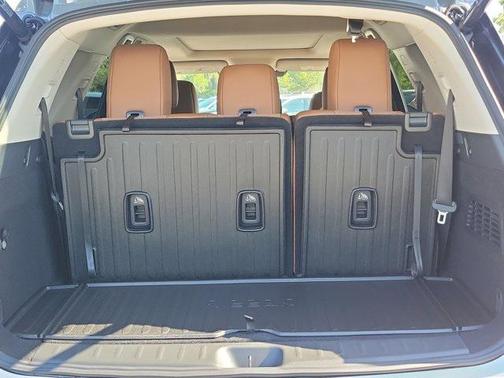 2025 Nissan Pathfinder Platinum FWD