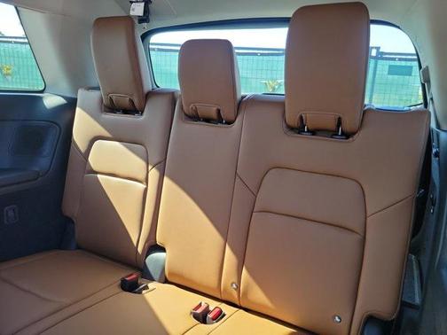 2025 Nissan Pathfinder Platinum FWD