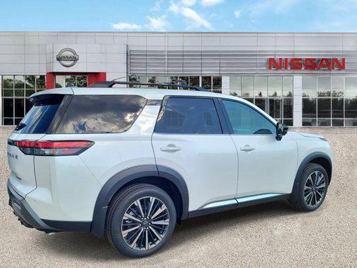 Everest White Pearl Tricoat 2026 Nissan Pathfinder Platinum