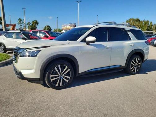 2023 Nissan Pathfinder Platinum 4WD
