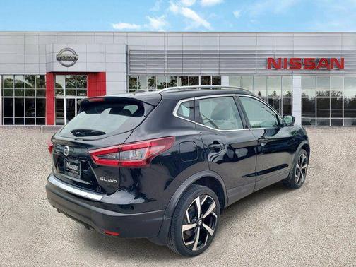 Magnetic Black Pearl 2022 Nissan Rogue Sport SL
