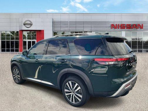 Obsidian Green Pearl 2022 Nissan Pathfinder Platinum 4WD