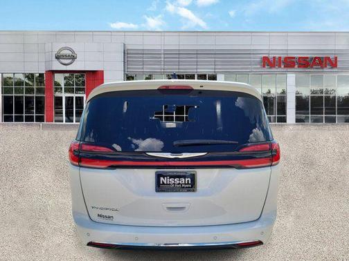 2025 Chrysler Pacifica L