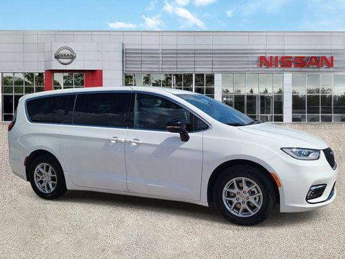 2025 Chrysler Pacifica L