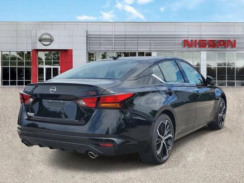 2025 Nissan Altima SR FWD