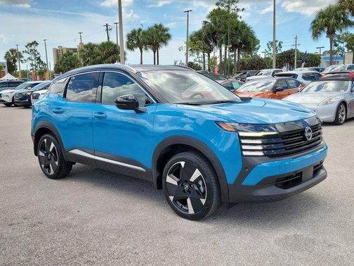 Arctic Ice Blue Metallic/Super Black 2025 Nissan Kicks SR