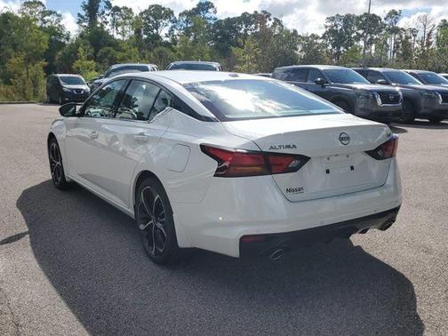 2025 Nissan Altima SR FWD