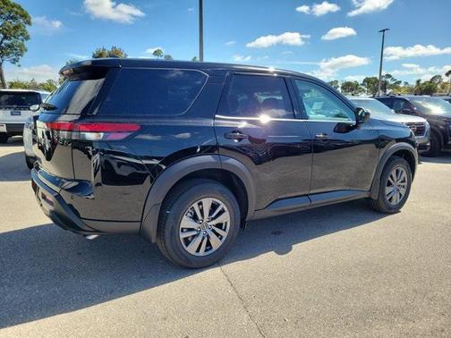 2026 Nissan Pathfinder S