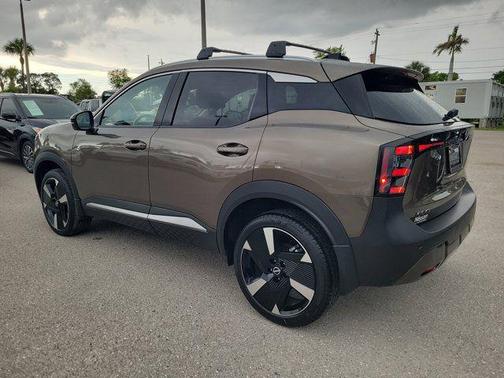 Canyon Bronze Metallic 2026 Nissan Kicks SR