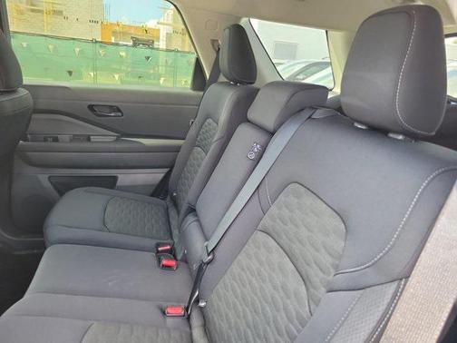 2025 Nissan Pathfinder SV FWD