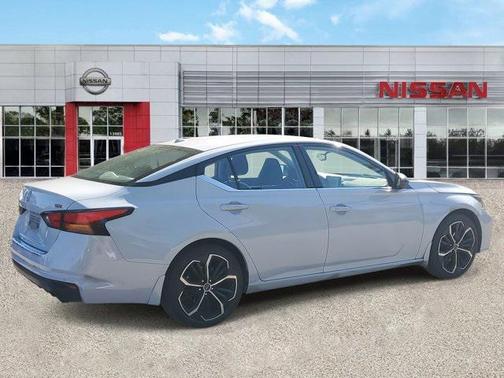 2023 Nissan Altima SR FWD