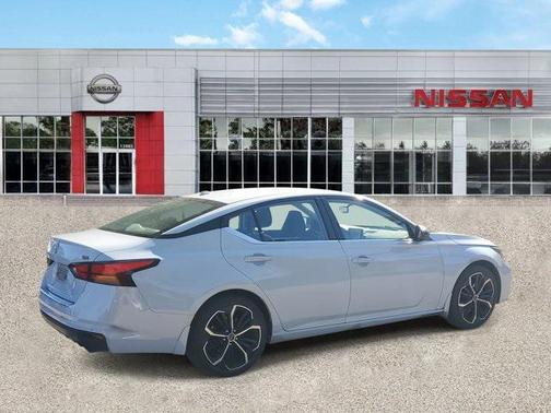 2023 Nissan Altima SR FWD