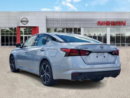 2025 Nissan Altima SR FWD